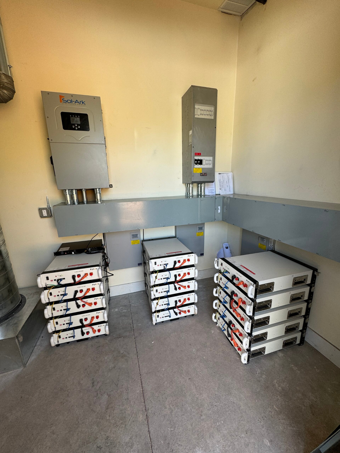 Inverters and lithium batteries in the retreat power room